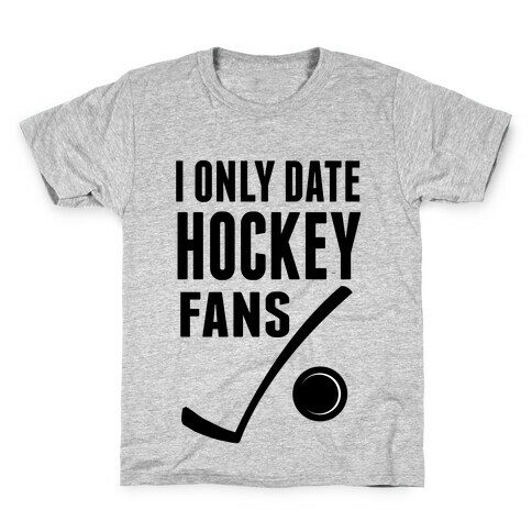 I Only Date Hockey Fans (slim fit) Kids T-Shirt